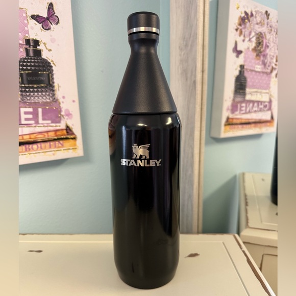 Stanley 34oz Black Stainless Vacuum Bottle 1.0L Minor Dent - Picture 1 of 7
